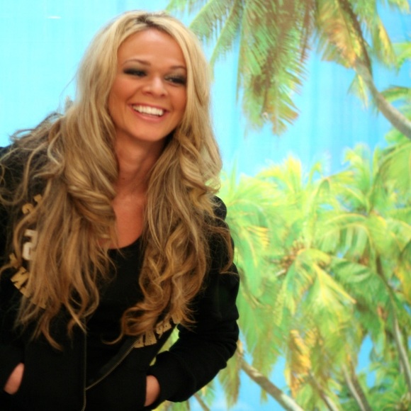 Meet your Posher, Candace - Picture 1 of 1